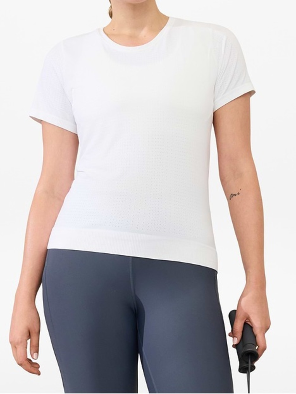 ATHLETA IN MOTION SEAMLESS TEE Women’s size Small Bright White